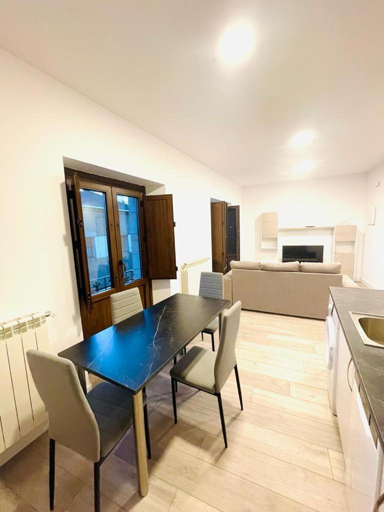 Apartamentos Rurales La Plaza 2 Duruelo de la Sierra Buitenkant foto